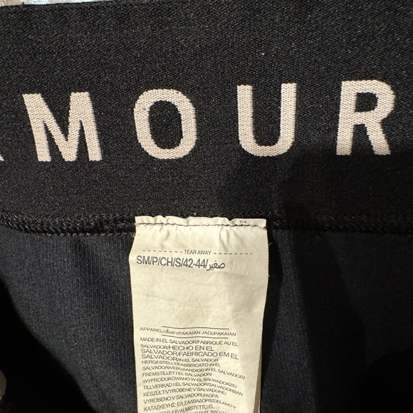 EUC Womens Small Under Armour Leggings Black and White - Picture 7 of 7